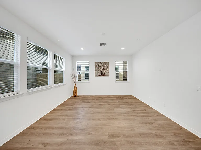 10532 Wilding Dr — Photo 35