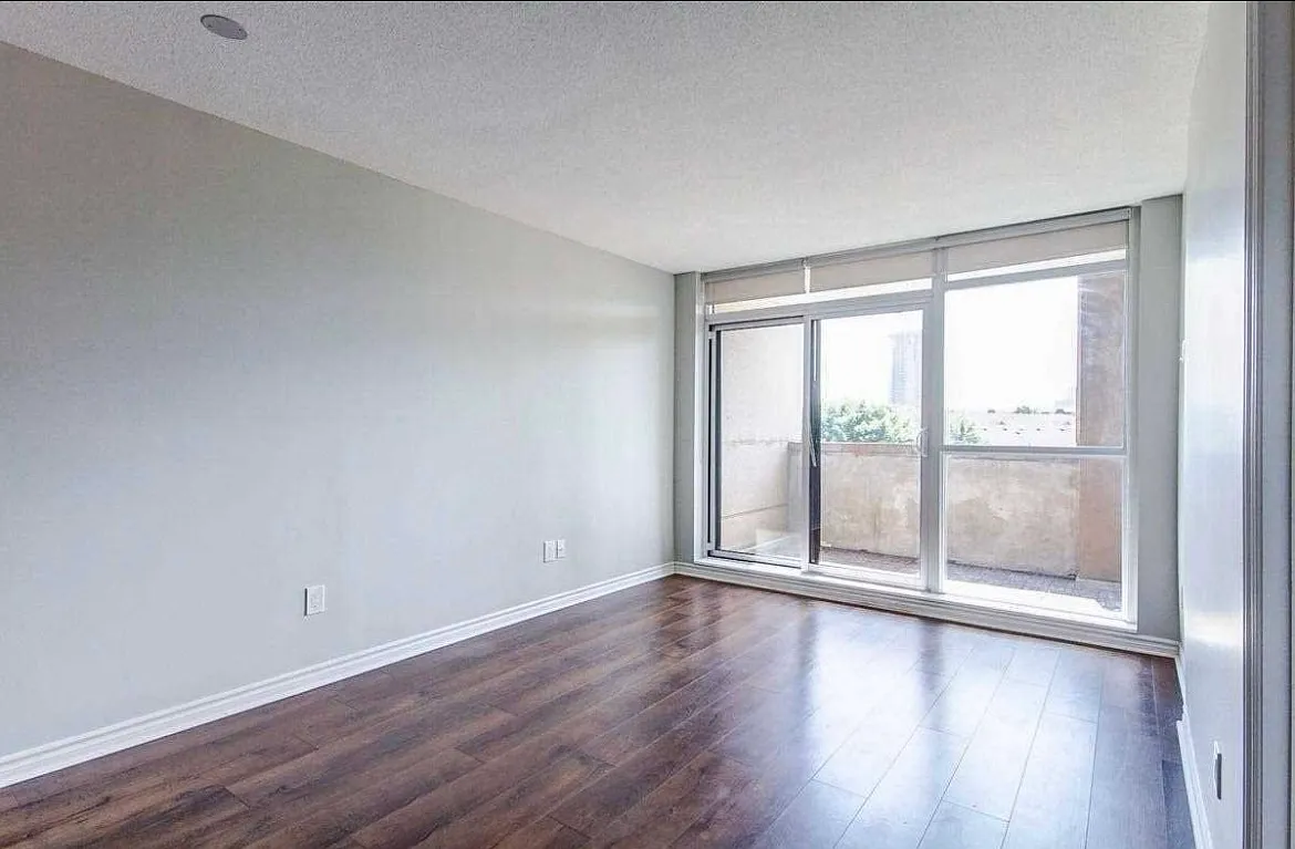 220 Forum Dr — Photo 4