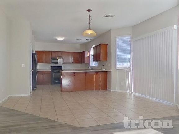 4th image of 715 N Redwood Ln
