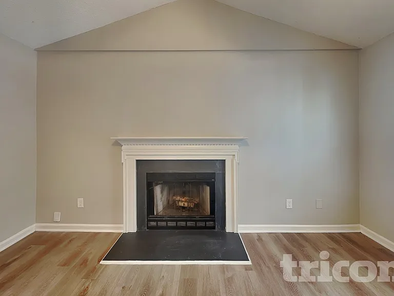 1322 Sasswood Ln — Photo 2
