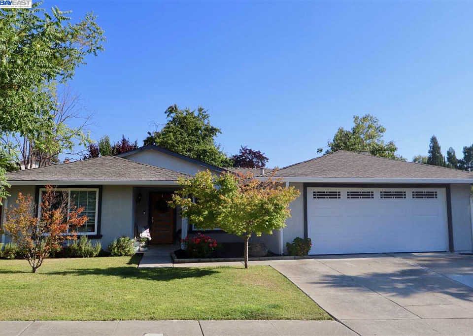 1st image of 878 Sylvaner Dr