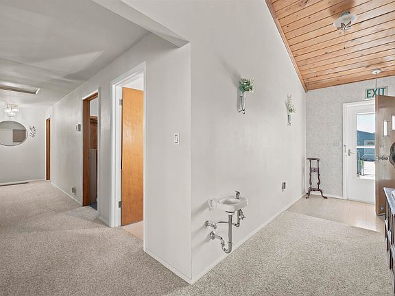 5th image of 33 Poplar St