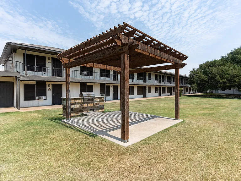 Southgate Manor Apartments — Photo 10