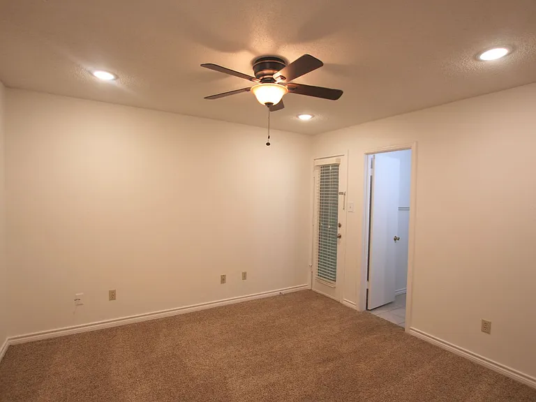 5839 Creekside Cir — Photo 26