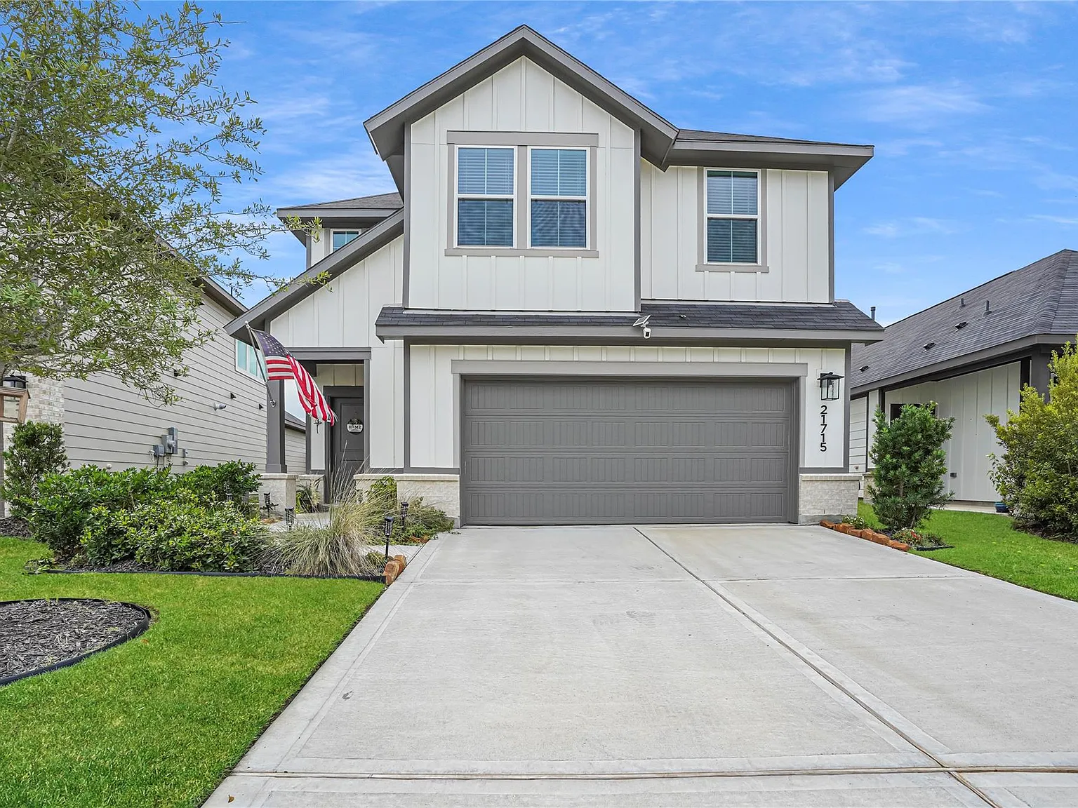4 bed, 2.5 bath, 1832 sqft, $2,550 — Photo 1