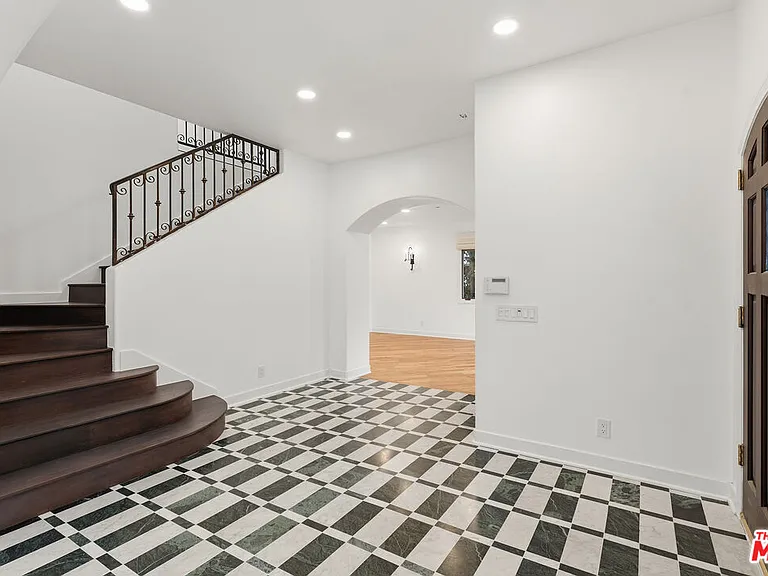 1200 N Doheny Dr — Photo 7