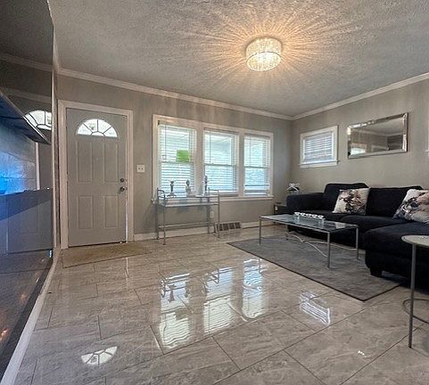 4th image of 2613 Oakdale Ave