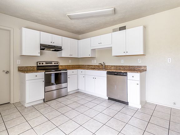 5th image of 452 Matterhorn St