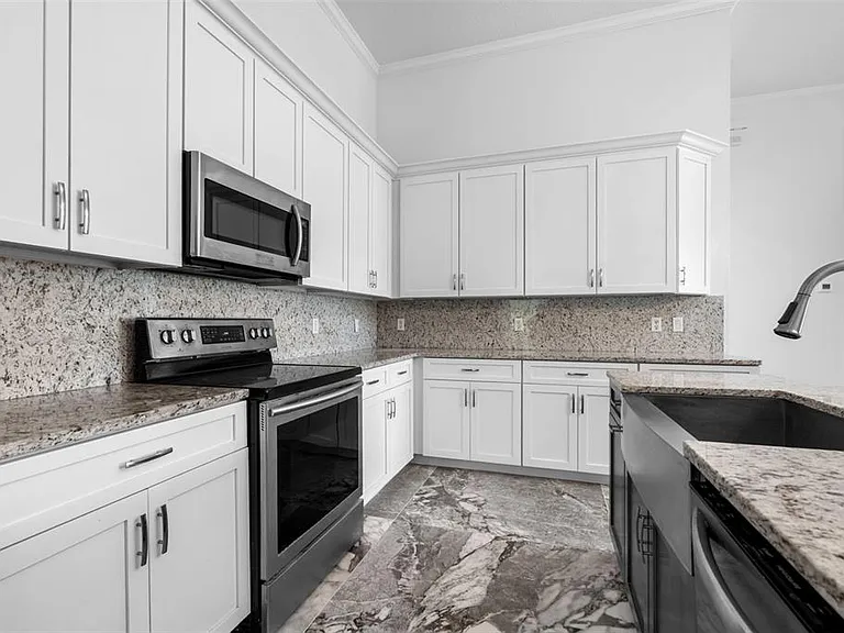13121 Zori Ln — Photo 13