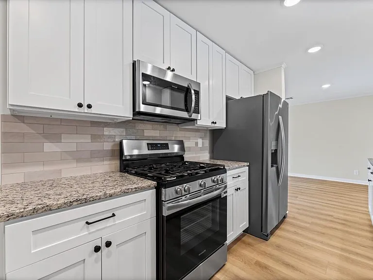 7102 Sharpview Dr — Photo 13