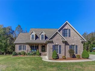 5026 Tamarack Dr, Greensboro, NC 27407