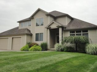66 Village Park Dr, Grove City, PA