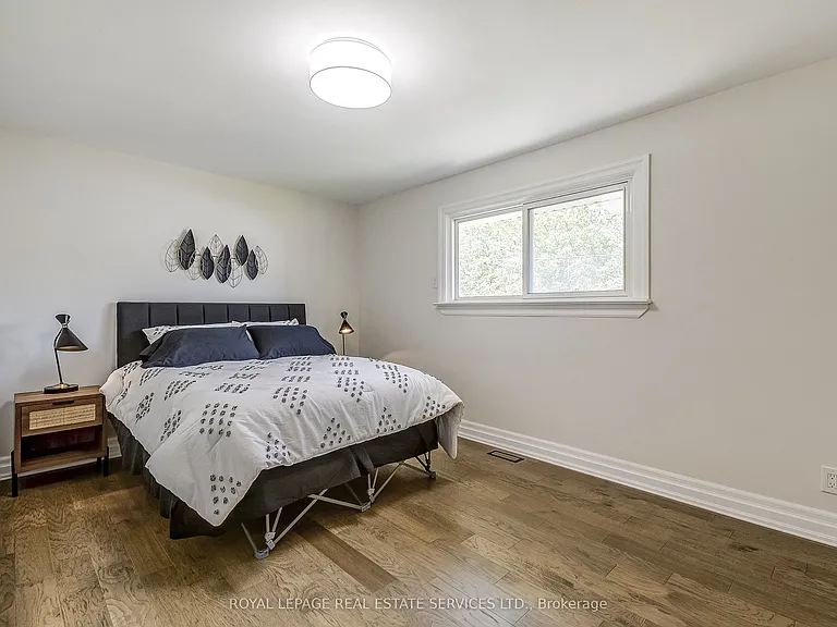 351 Strathcona Dr — Photo 32