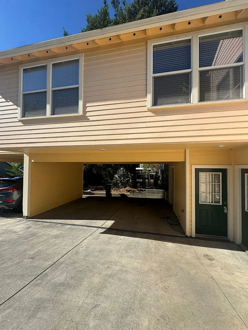 Downtown Grass Valley 2 Bed/1 Bath with Tall Ceilings & Large Private Deck — Photo 3