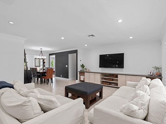 2nd image of 3305 S Seacrest Boulevard