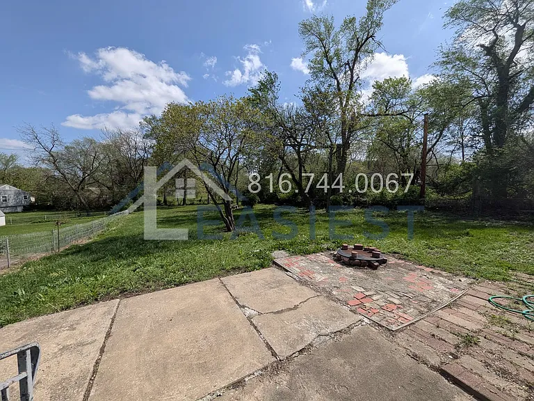 10912 E M 350 Hwy — Photo 17