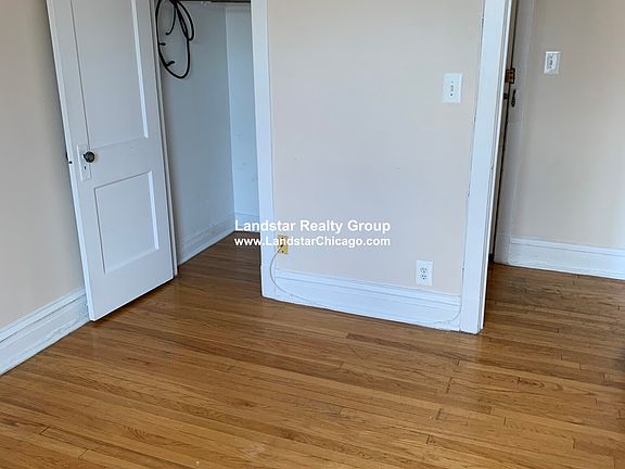 4th image of 2621 W Gunnison St #J2
