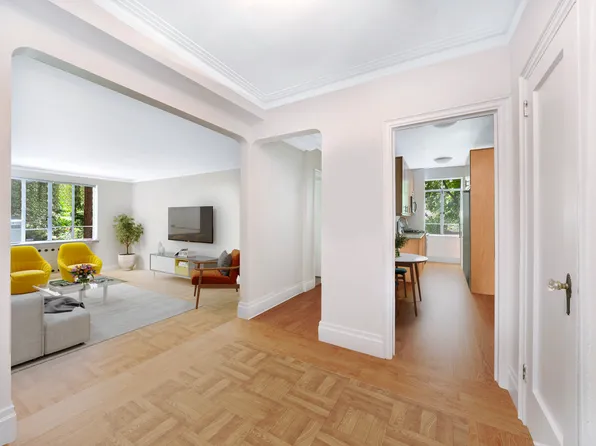 250 West 24th Street 1CW image 1 of 13
