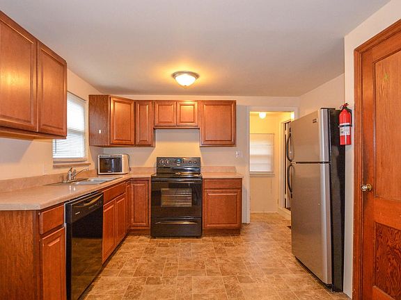 3rd image of 207 E 14th St