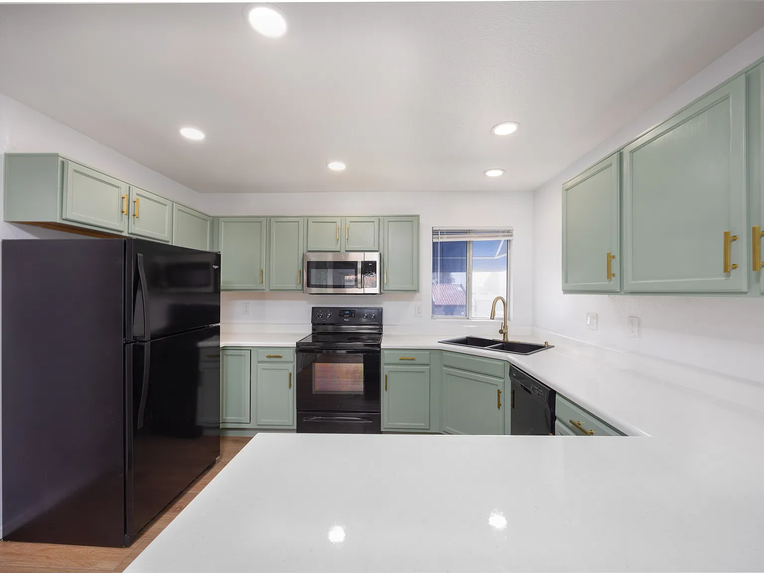 2 bed, 1155 sqft, $1,649 — Photo 3
