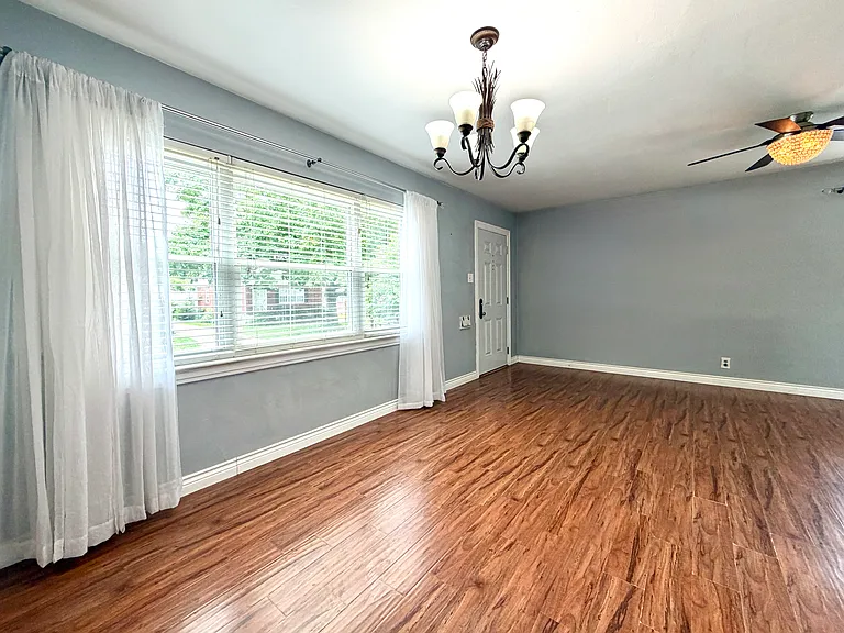 2315 Hill Ave — Photo 6