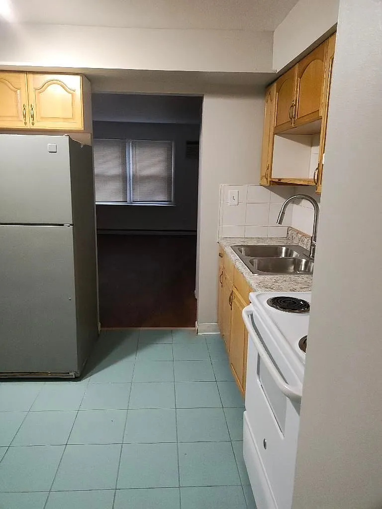 2 bed, 1.0 bath, 825 sqft, $1,080 — Photo 1