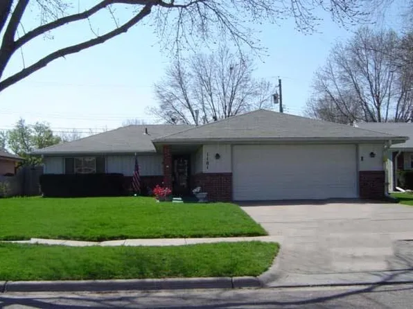 1101 Manchester Dr, Lincoln, NE 68528