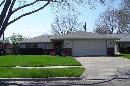 1101 Manchester Dr Photo 1