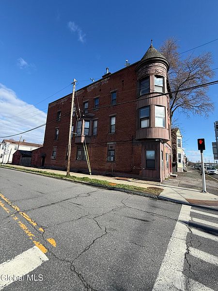 3rd image of 1301 Broadway