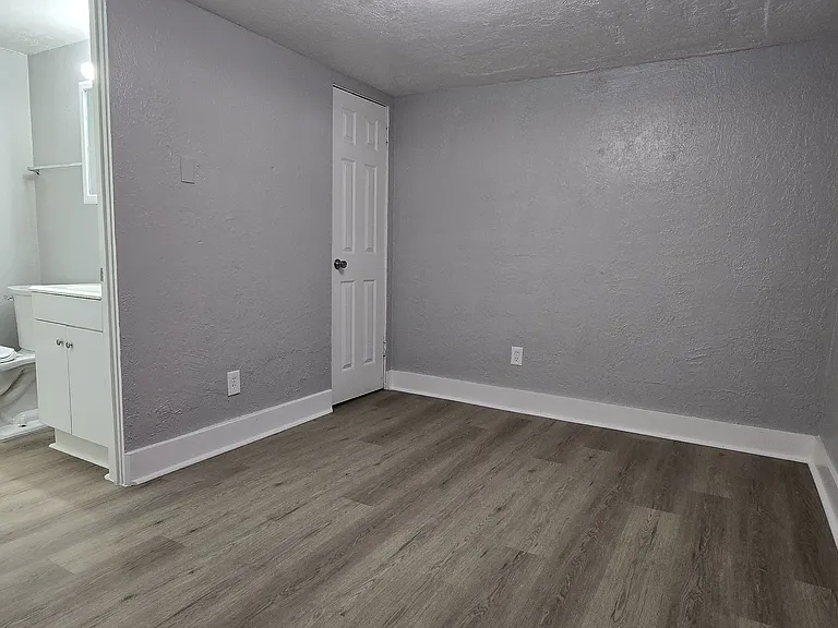 408 1st St #3 — Photo 3