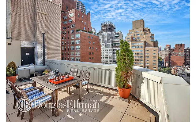 Sold by Douglas Elliman | media 15