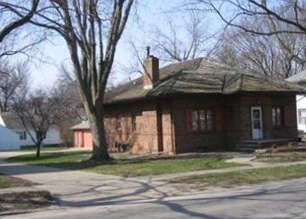 1st image of 818 W 5th St