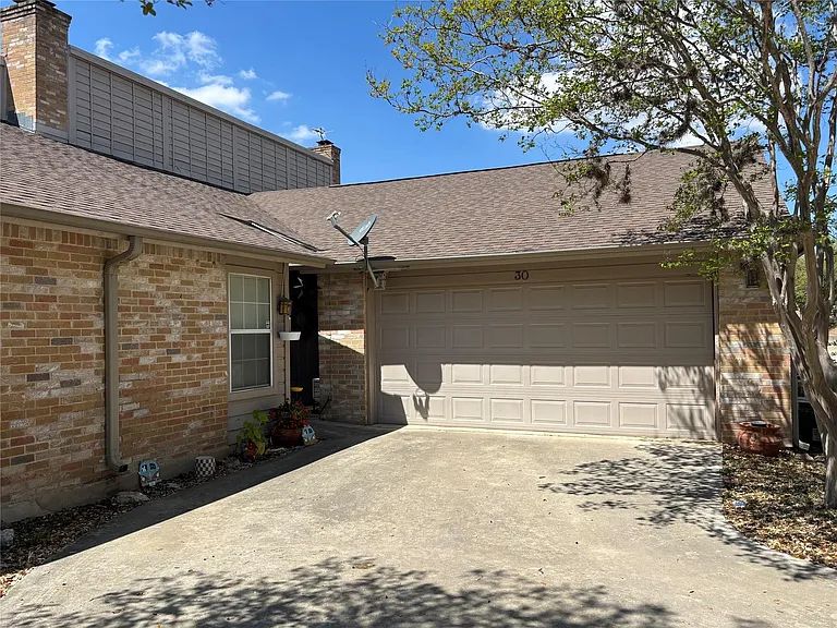 30 Oak Villa Rd — Photo 2