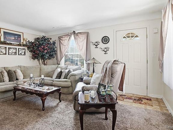 5th image of 224 Chandler St