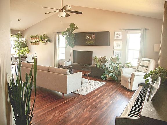 2nd image of 205 Bayhill Blvd