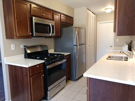 4th image of 466 Onyx Ct #466