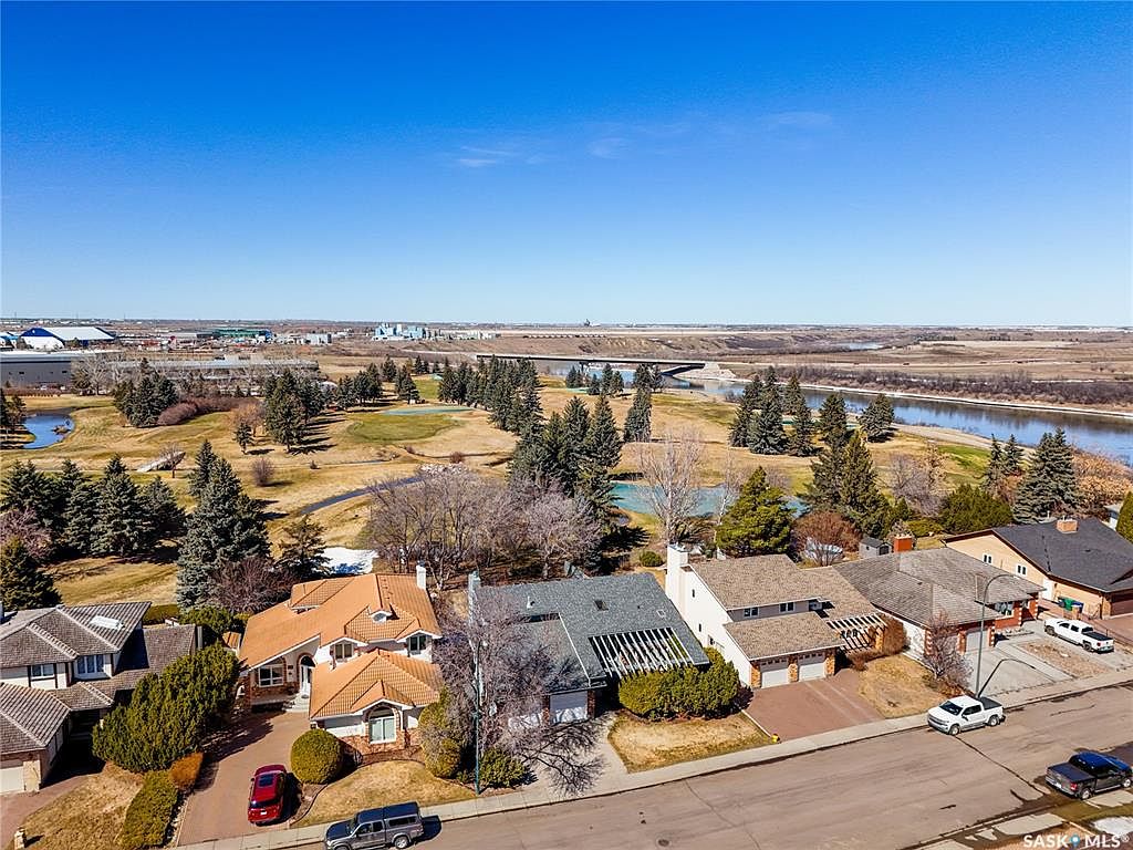 215 Mallin CRESCENT