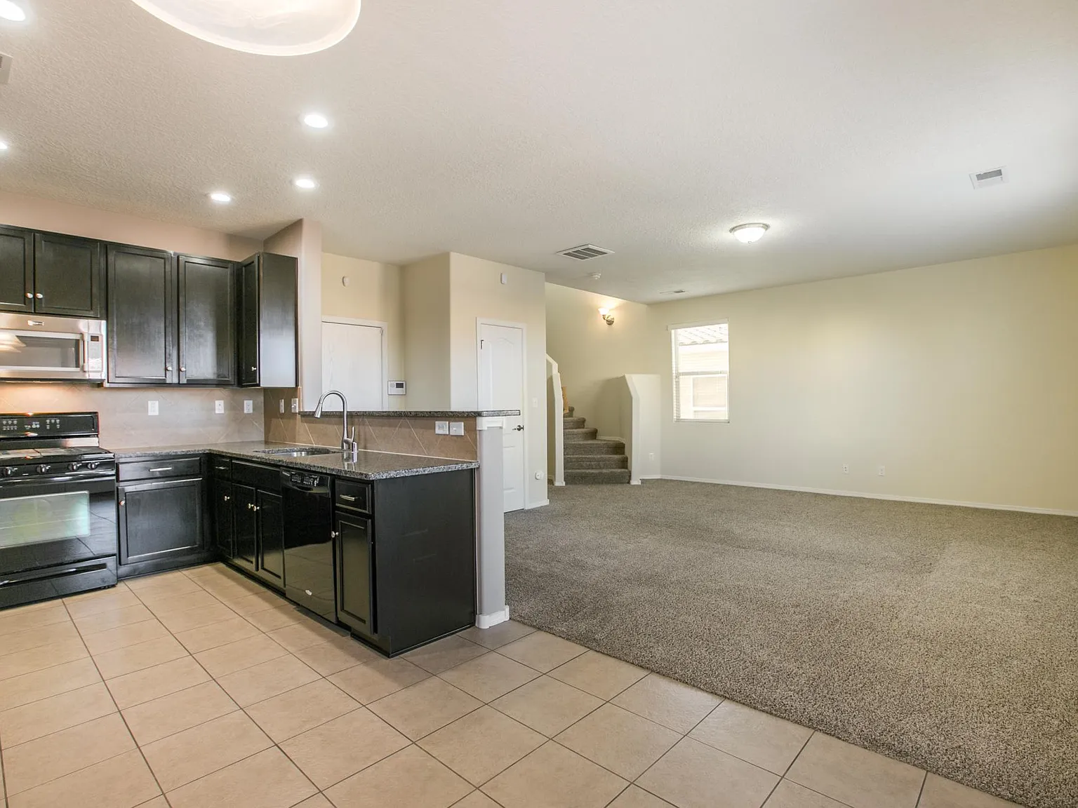 2214 Vista De Colinas Dr SE — Photo 3