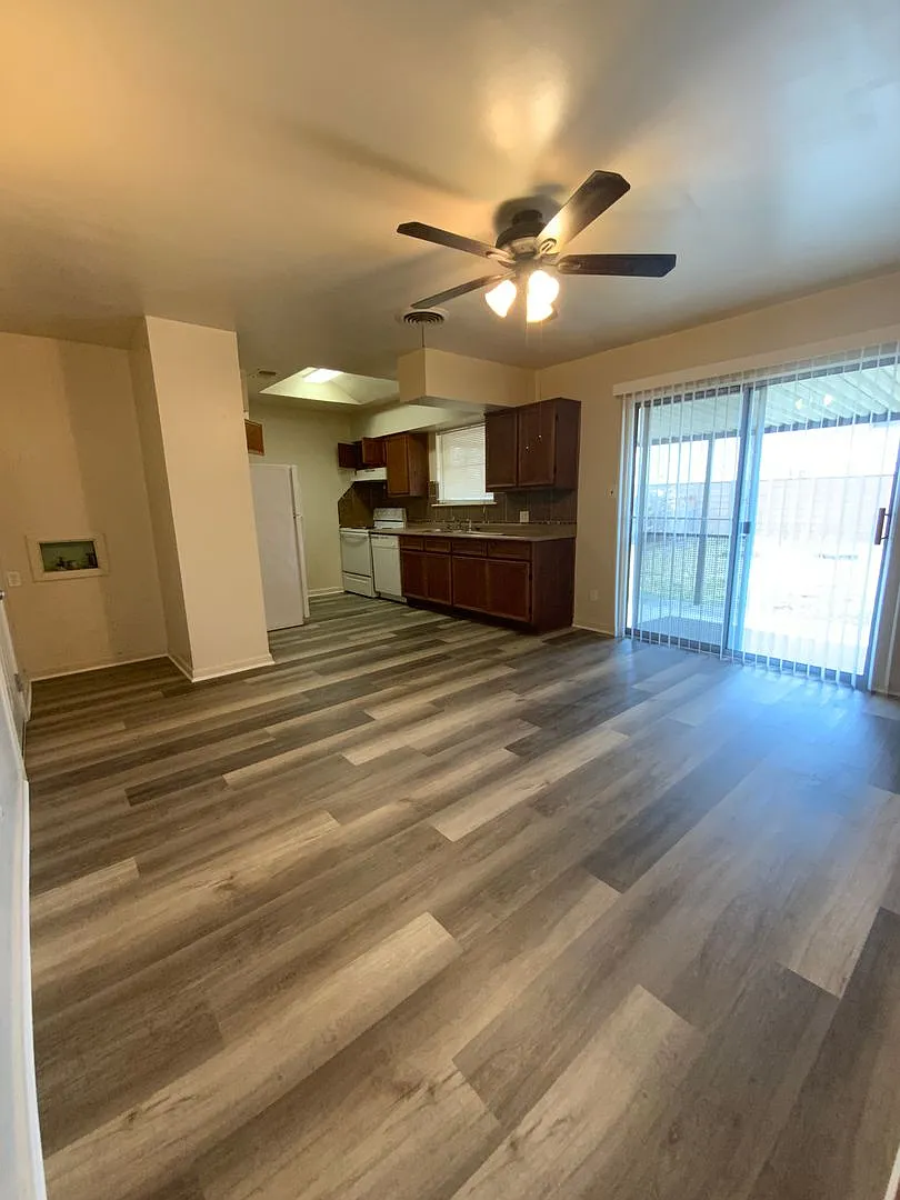 Available for immediate move in! Quaint home with vinyl plank flooring! — Photo 3