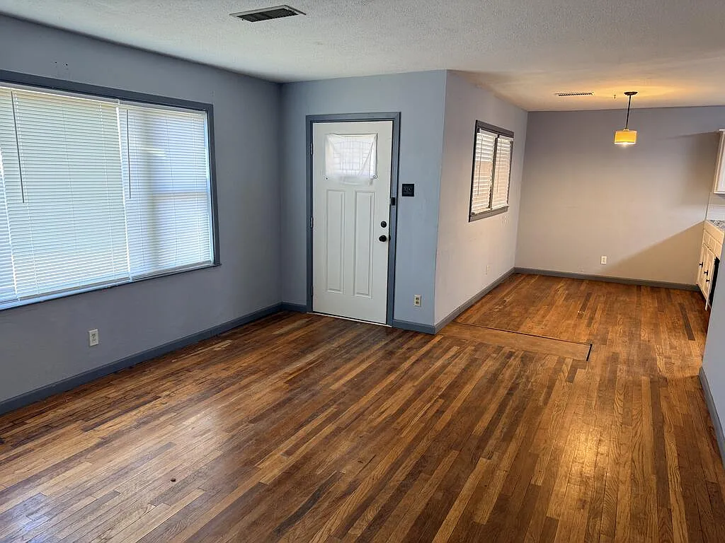 3 bed, 2.0 bath, 1796 sqft, $2,200 — Photo 3