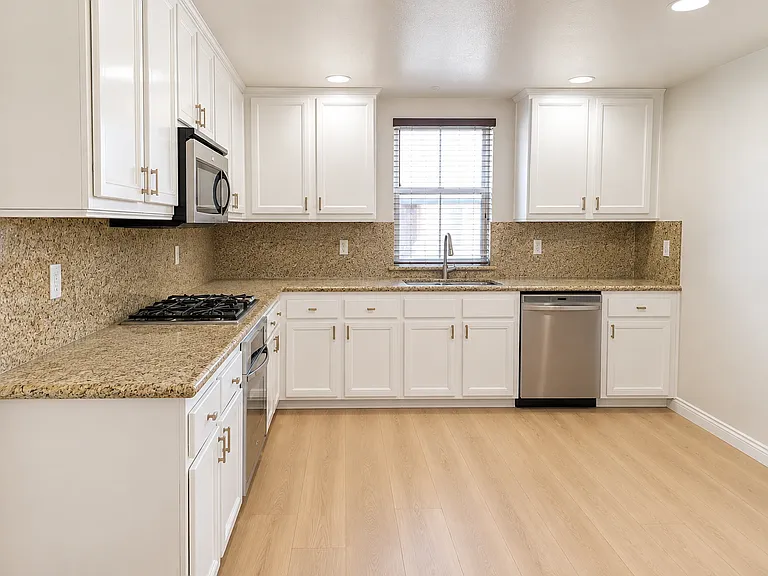 17011 Calle Trevino #5 — Photo 2