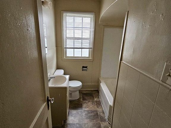 4th image of 701 E Brentwood Cir