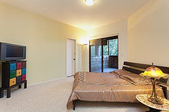 Bedroom 1 :: 453 Jackson Street