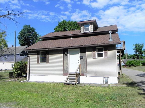 2nd image of 312 Pine Pl