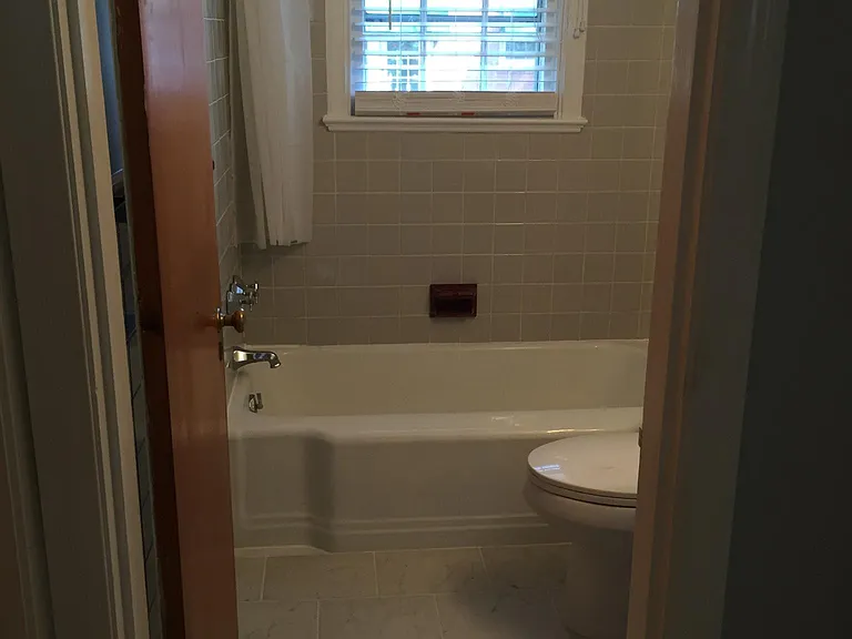 305 W Leicester St — Photo 4