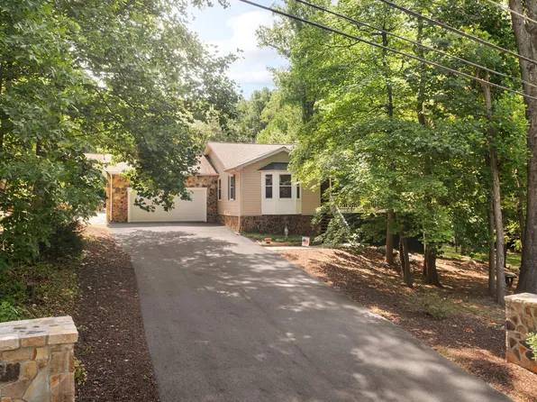 1198 Johnnycake Ln, Harpers Ferry, WV 25425