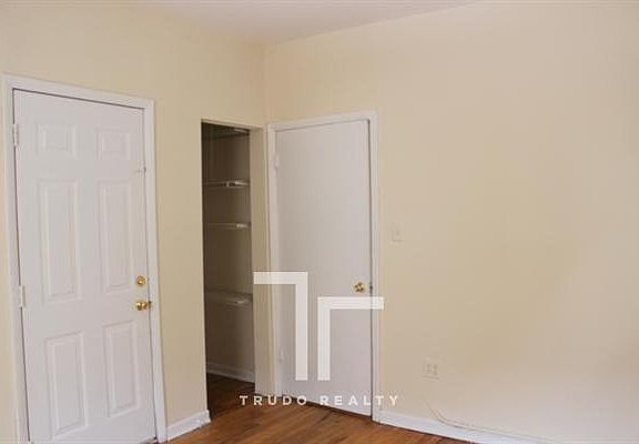 4th image of 658 W Cornelia Ave #Eleven