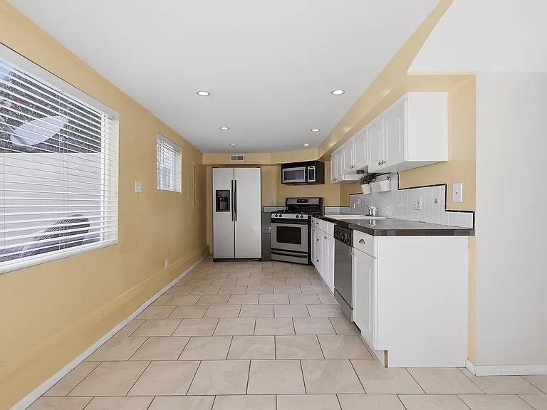 326 W Granada Rd #1 — Photo 12