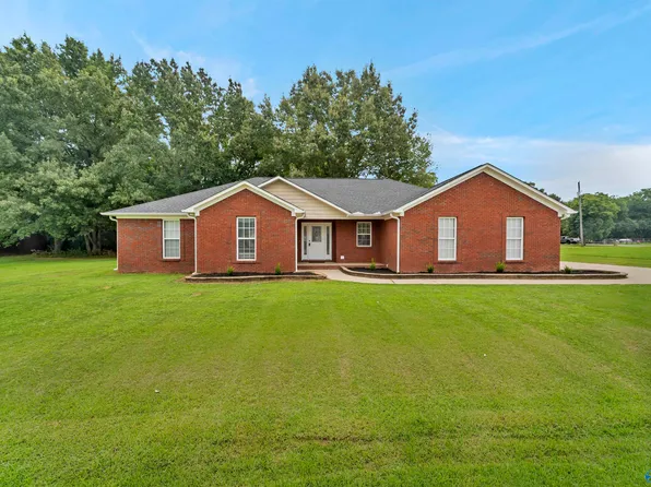 89 Beaver Creek Rd, Laceys Spring, AL 35754