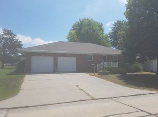 204 Nelson Cir, Saint Paul, NE 68873